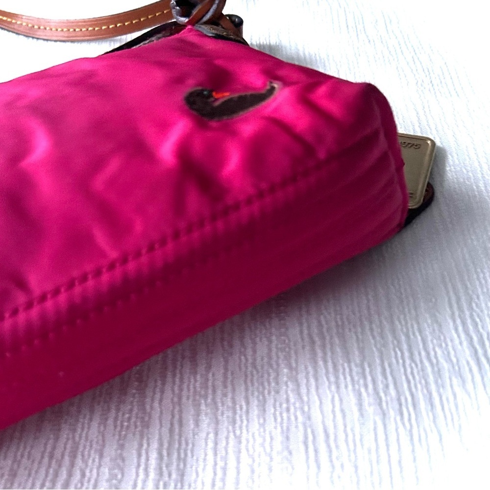 Dooney and Bourke vibrant pink crossbody bag - Picture 3 of 5